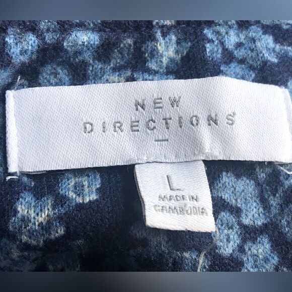 NEW DIRECTION Women’s Nay, Light Blue Flowered Long Sleeves Top Size: Large - Picture 4 of 4